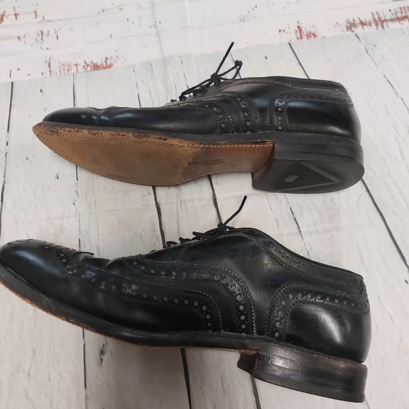 Allen Edmonds wingtip Oxford shoes - Picture 5 of 8